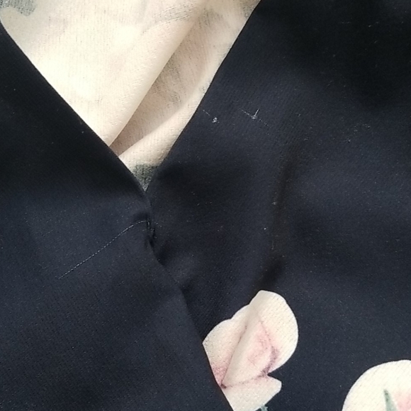 Floral Navy Blouse Cropped - Picture 4 of 6